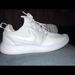 All white Nike Roshe